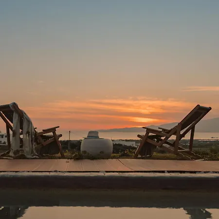 Lea Mikri Vigla * Naxos City